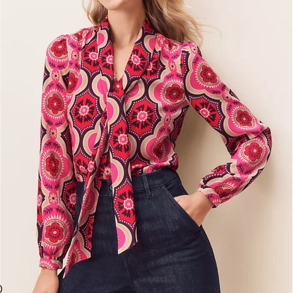 Ann Taylor NWOT red and pink tie-front blouse